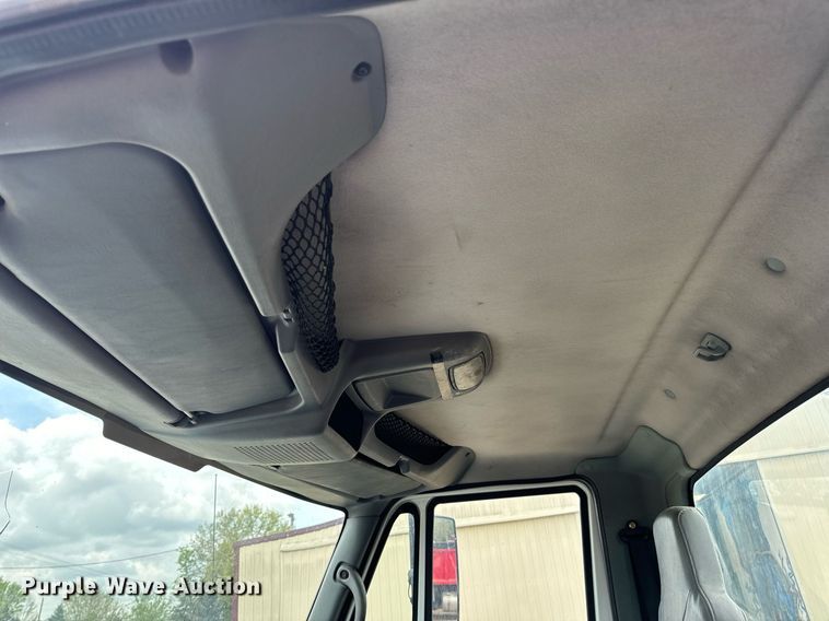 image for item EN4521 2007 International 4400 truck cab and chassis