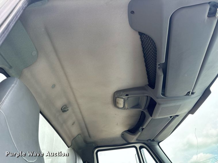 image for item EN4521 2007 International 4400 truck cab and chassis