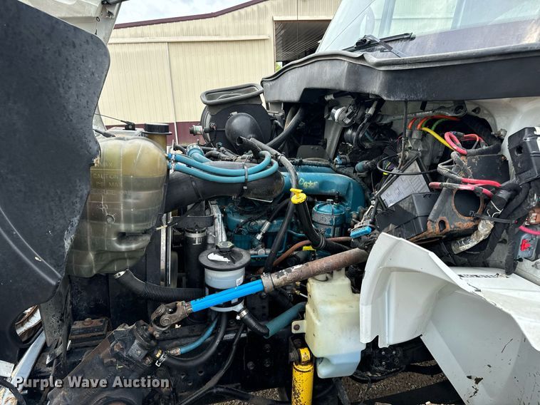 image for item EN4521 2007 International 4400 truck cab and chassis