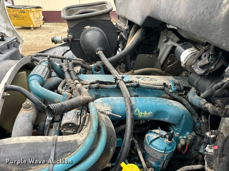 image for item EN4521 2007 International 4400 truck cab and chassis