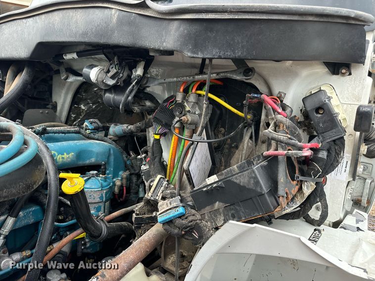 image for item EN4521 2007 International 4400 truck cab and chassis