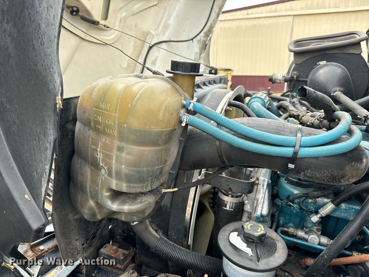 image for item EN4521 2007 International 4400 truck cab and chassis