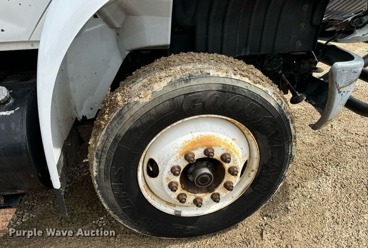 image for item EN4521 2007 International 4400 truck cab and chassis