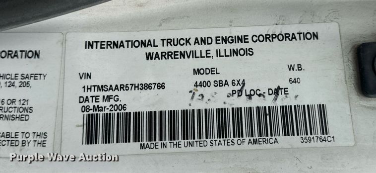 image for item EN4521 2007 International 4400 truck cab and chassis