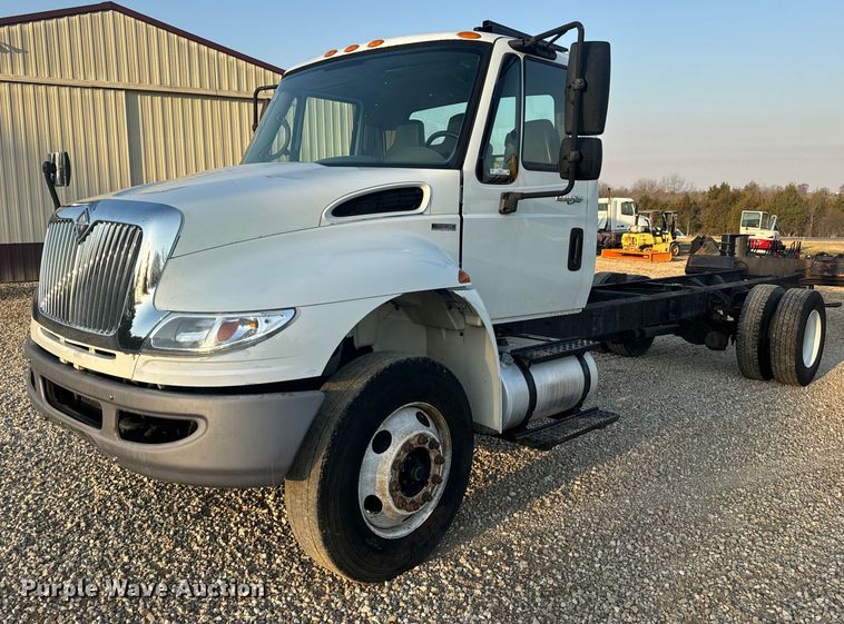 image for item EN5201 2010 International DuraStar 4300 truck cab and chassis