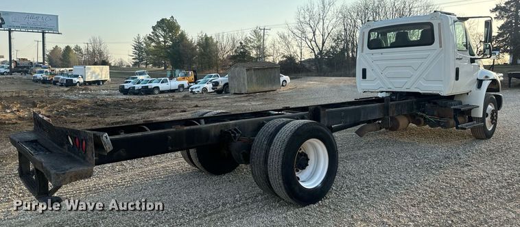 image for item EN5201 2010 International DuraStar 4300 truck cab and chassis