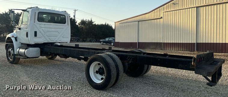 image for item EN5201 2010 International DuraStar 4300 truck cab and chassis