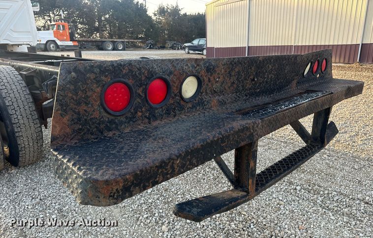 image for item EN5201 2010 International DuraStar 4300 truck cab and chassis