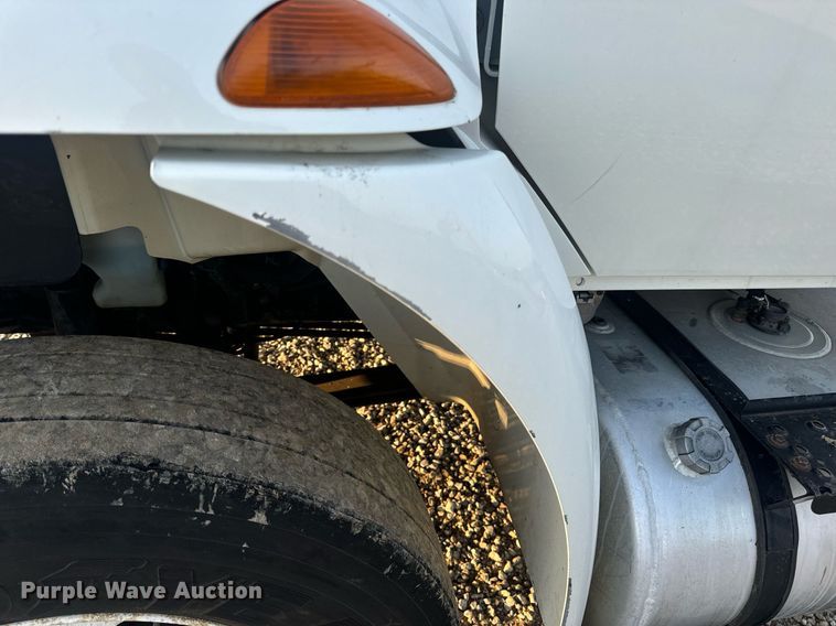 image for item EN5201 2010 International DuraStar 4300 truck cab and chassis