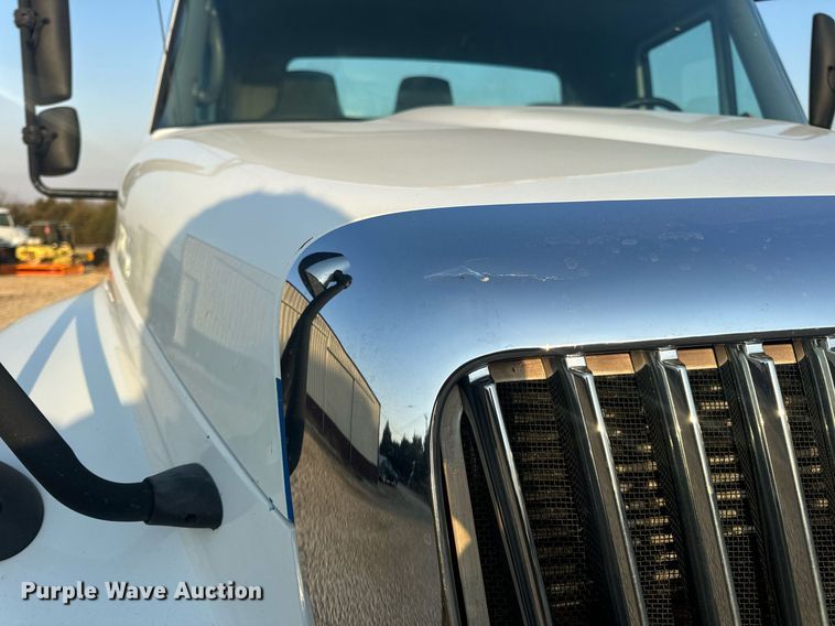 image for item EN5201 2010 International DuraStar 4300 truck cab and chassis