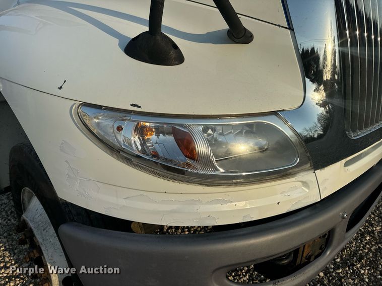 image for item EN5201 2010 International DuraStar 4300 truck cab and chassis