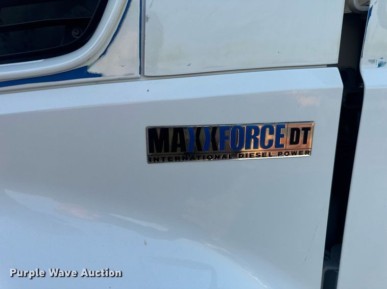 image for item EN5201 2010 International DuraStar 4300 truck cab and chassis