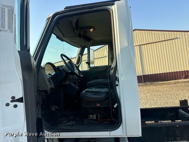image for item EN5201 2010 International DuraStar 4300 truck cab and chassis