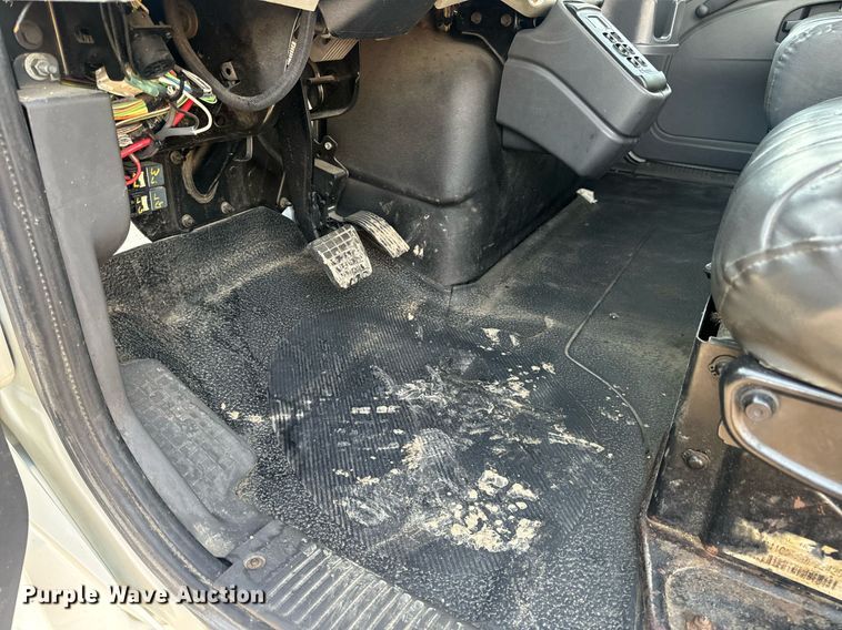 image for item EN5201 2010 International DuraStar 4300 truck cab and chassis