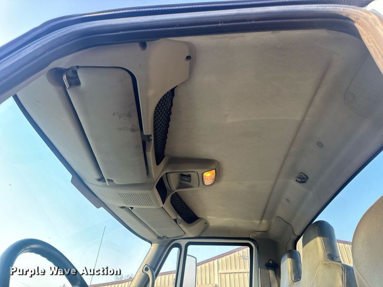 image for item EN5201 2010 International DuraStar 4300 truck cab and chassis