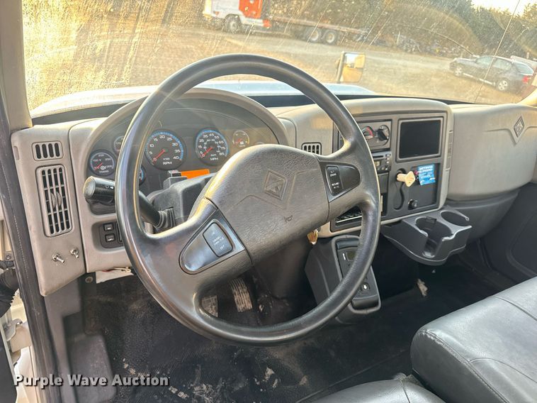 image for item EN5201 2010 International DuraStar 4300 truck cab and chassis