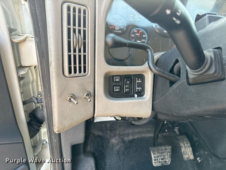 image for item EN5201 2010 International DuraStar 4300 truck cab and chassis