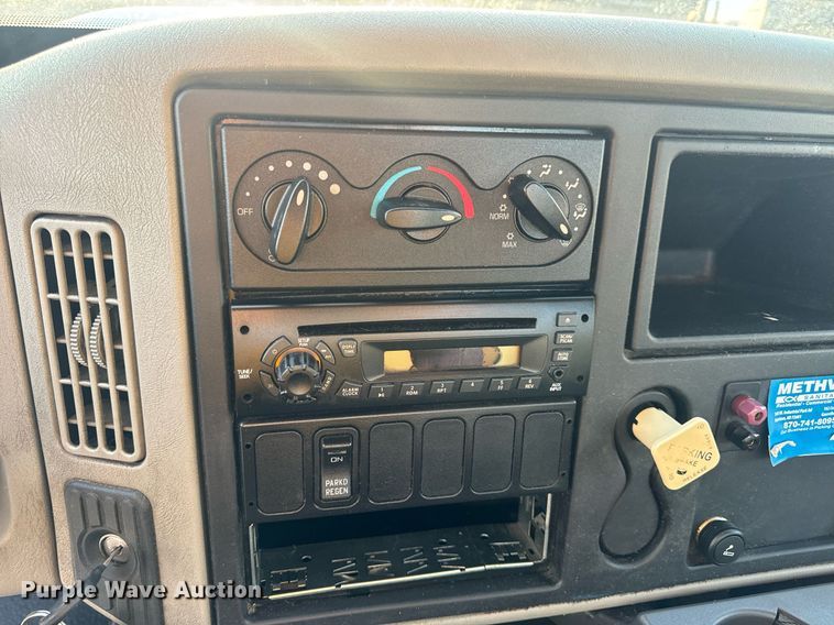 image for item EN5201 2010 International DuraStar 4300 truck cab and chassis