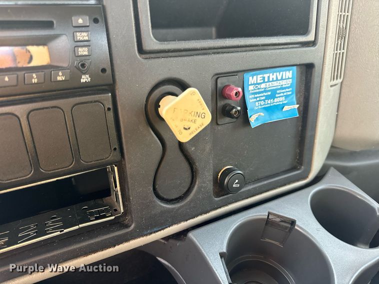 image for item EN5201 2010 International DuraStar 4300 truck cab and chassis