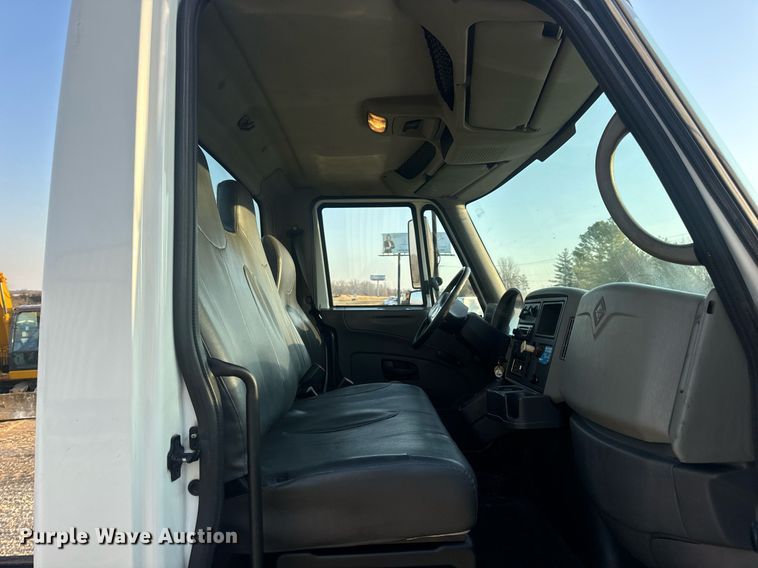 image for item EN5201 2010 International DuraStar 4300 truck cab and chassis