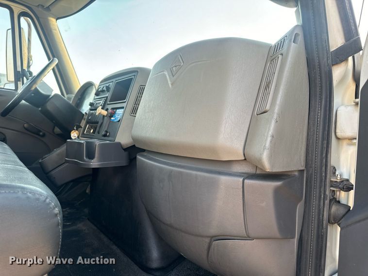 image for item EN5201 2010 International DuraStar 4300 truck cab and chassis