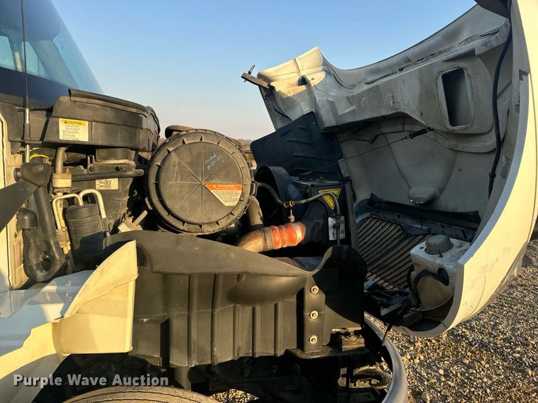 image for item EN5201 2010 International DuraStar 4300 truck cab and chassis