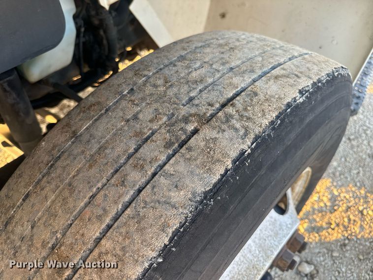 image for item EN5201 2010 International DuraStar 4300 truck cab and chassis