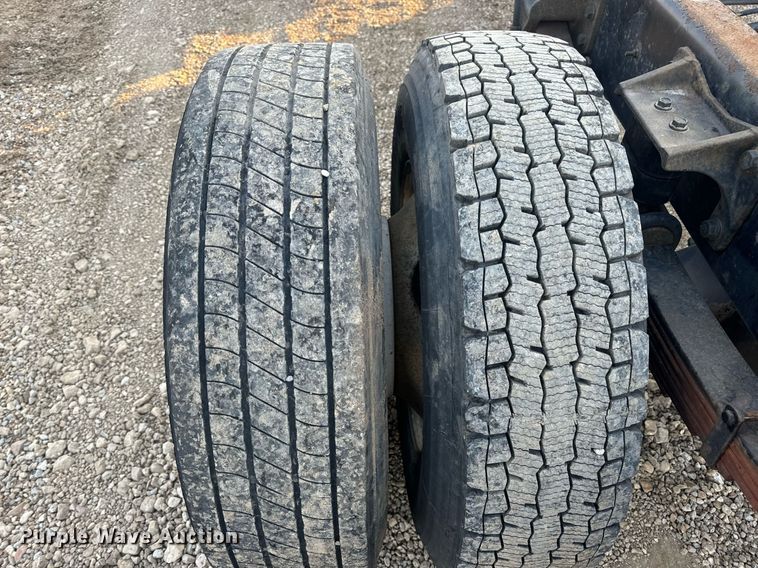 image for item EN5201 2010 International DuraStar 4300 truck cab and chassis