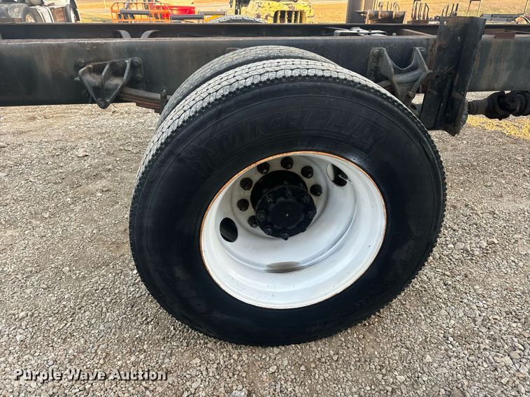 image for item EN5201 2010 International DuraStar 4300 truck cab and chassis