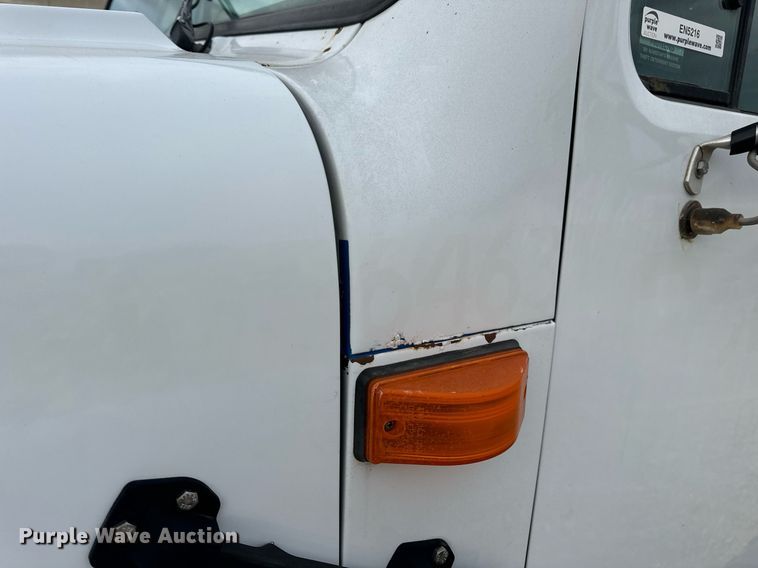 image for item EN5216 2001 International 4700 truck cab and chassis