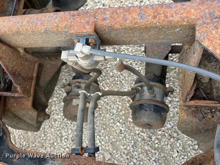 image for item EN5216 2001 International 4700 truck cab and chassis