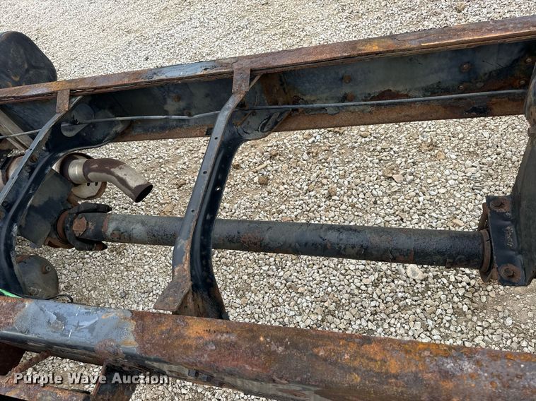 image for item EN5216 2001 International 4700 truck cab and chassis