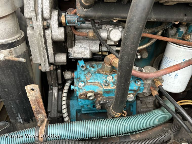 image for item EN5216 2001 International 4700 truck cab and chassis