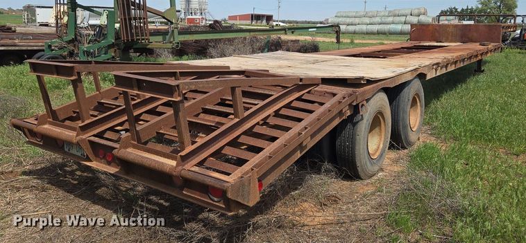 image for item EN8923 1973 Fruehauf drop deck equipment trailer