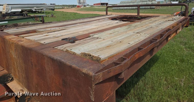 image for item EN8923 1973 Fruehauf drop deck equipment trailer