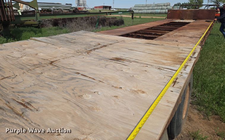 image for item EN8923 1973 Fruehauf drop deck equipment trailer