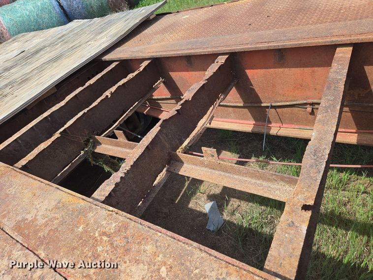 image for item EN8923 1973 Fruehauf drop deck equipment trailer