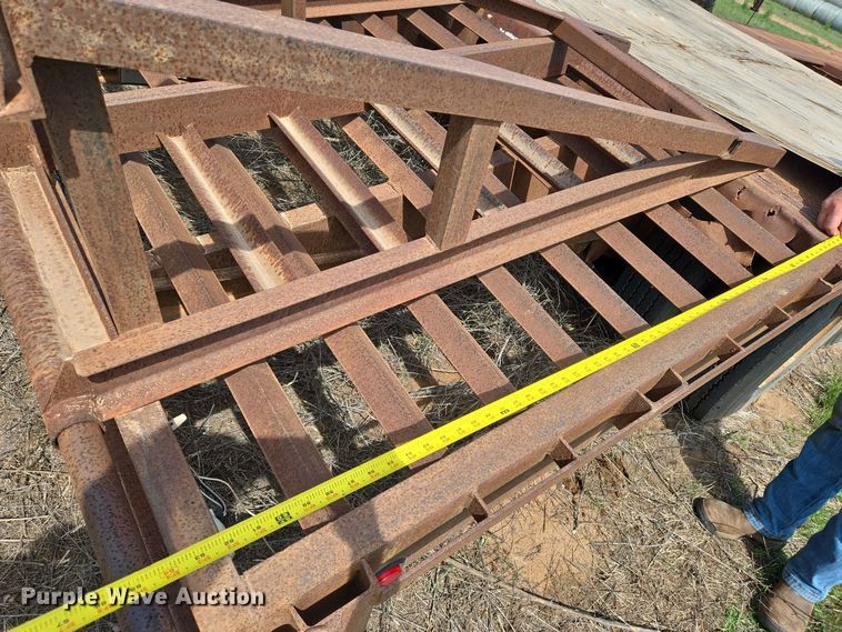 image for item EN8923 1973 Fruehauf drop deck equipment trailer