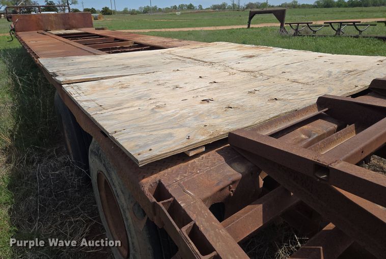 image for item EN8923 1973 Fruehauf drop deck equipment trailer