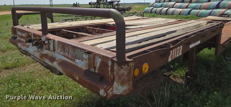 image for item EN8923 1973 Fruehauf drop deck equipment trailer