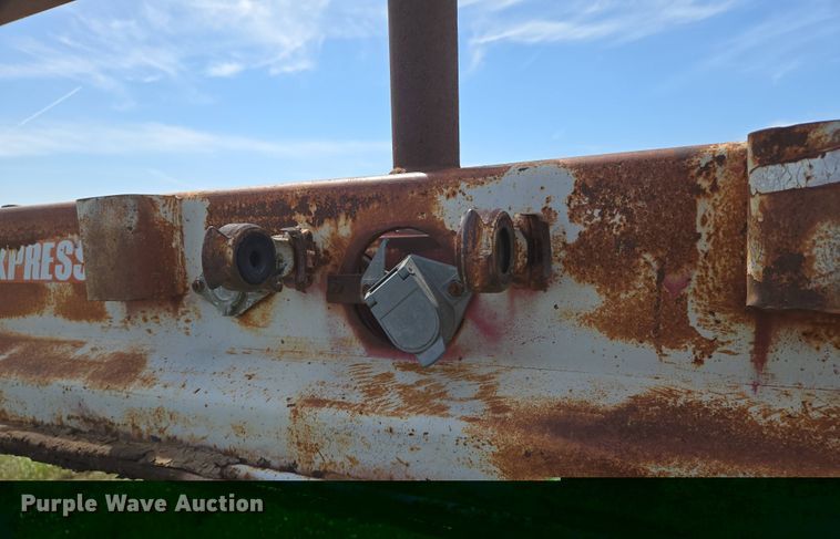 image for item EN8923 1973 Fruehauf drop deck equipment trailer