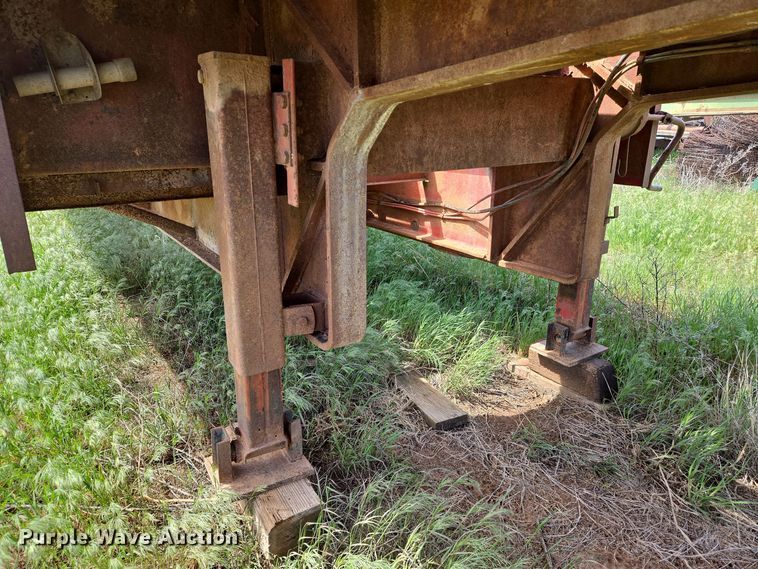 image for item EN8923 1973 Fruehauf drop deck equipment trailer