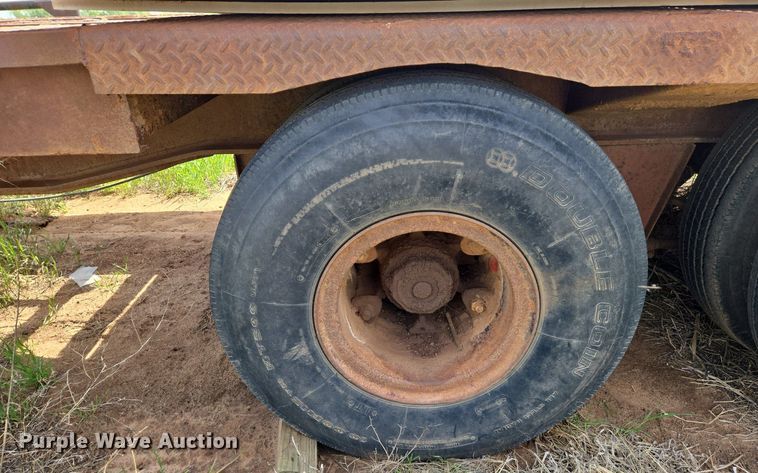 image for item EN8923 1973 Fruehauf drop deck equipment trailer