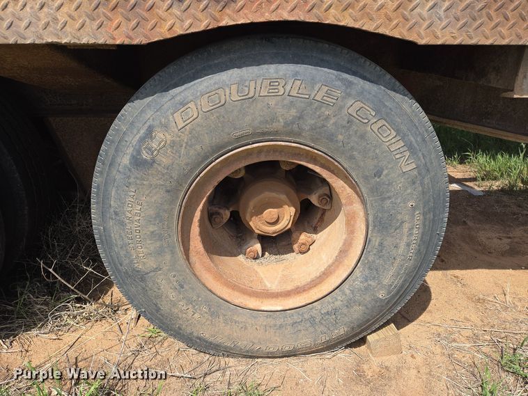 image for item EN8923 1973 Fruehauf drop deck equipment trailer