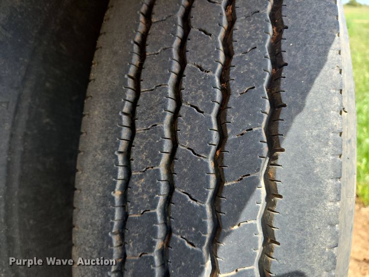 image for item EN8923 1973 Fruehauf drop deck equipment trailer