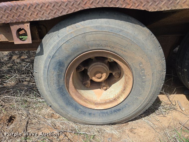 image for item EN8923 1973 Fruehauf drop deck equipment trailer