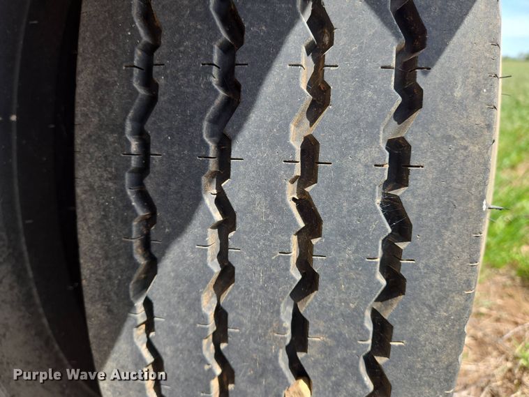 image for item EN8923 1973 Fruehauf drop deck equipment trailer