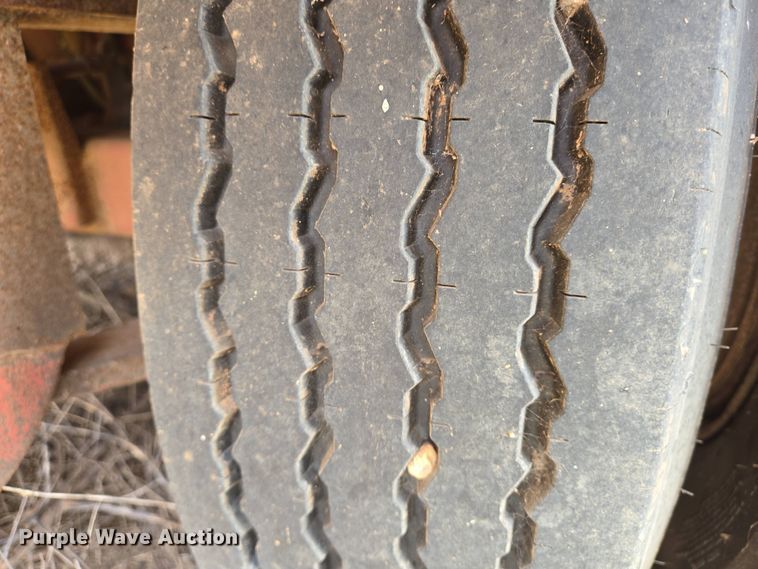 image for item EN8923 1973 Fruehauf drop deck equipment trailer