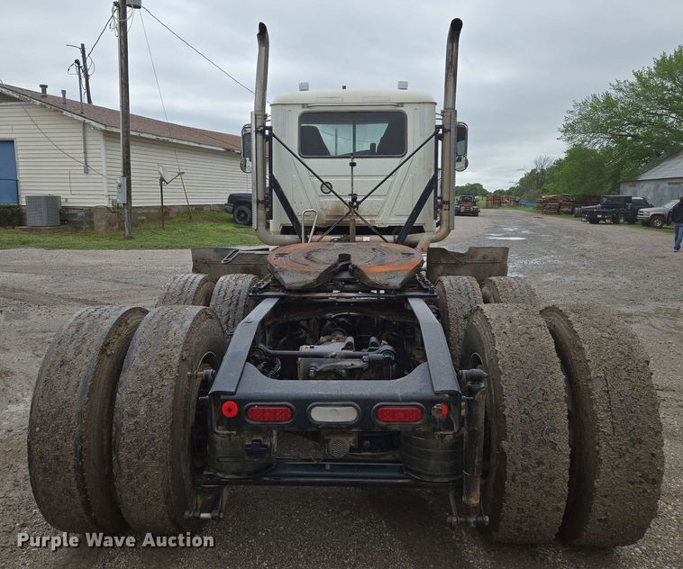 image for item EN8961 2020 Mack Pinnacle semi truck
