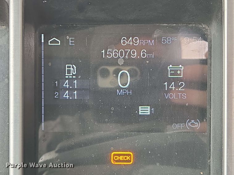 image for item EN8961 2020 Mack Pinnacle semi truck